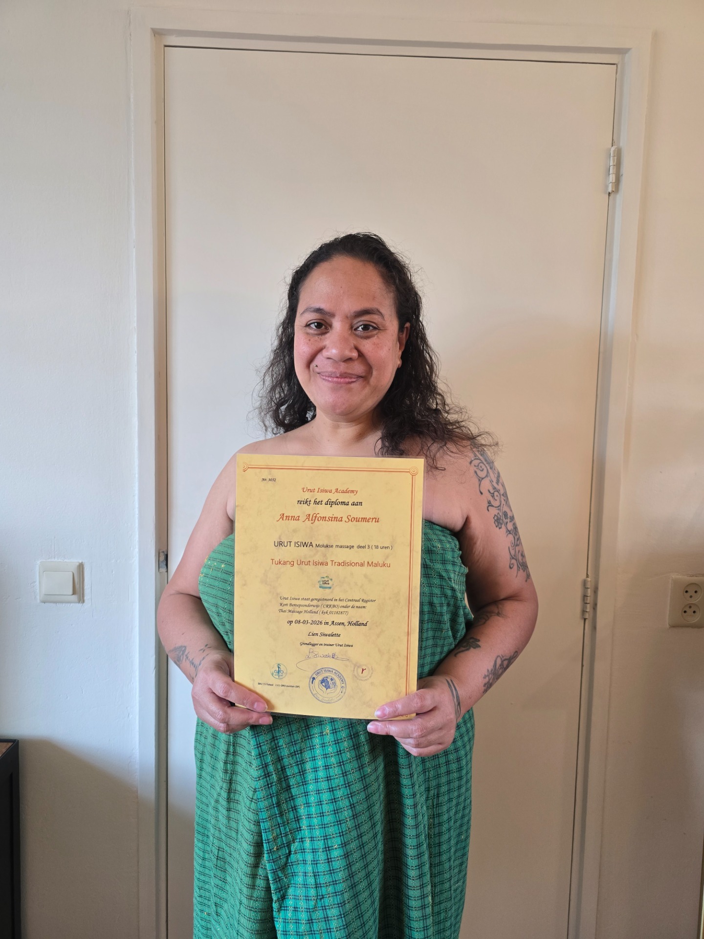 Deel 3 en tevens laatste diploma in ontvangst genomen van Urut Isiwa